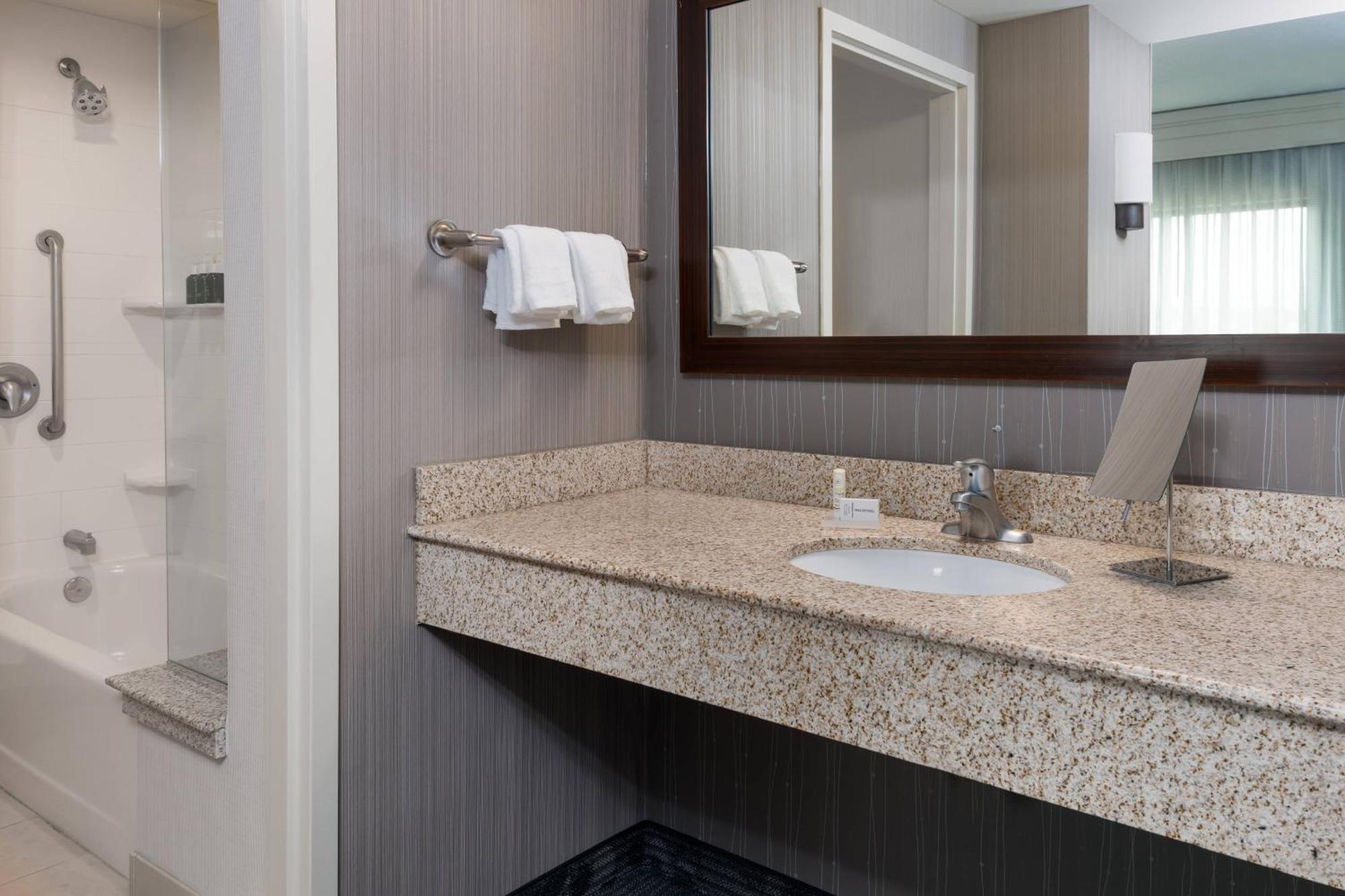 Courtyard By Marriott Buffalo Airport Hotel Cheektowaga Luaran gambar